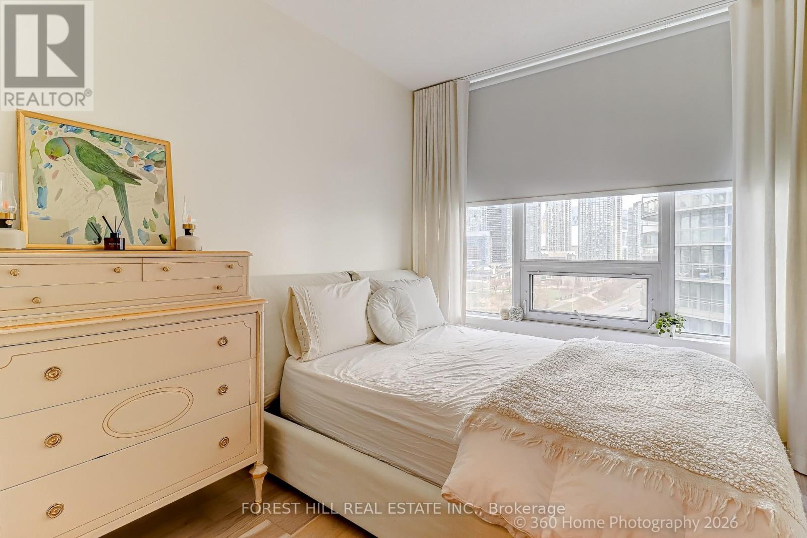 1215 - 17 BATHURST STREET Toronto (Waterfront Communities), ON M5V 0N1