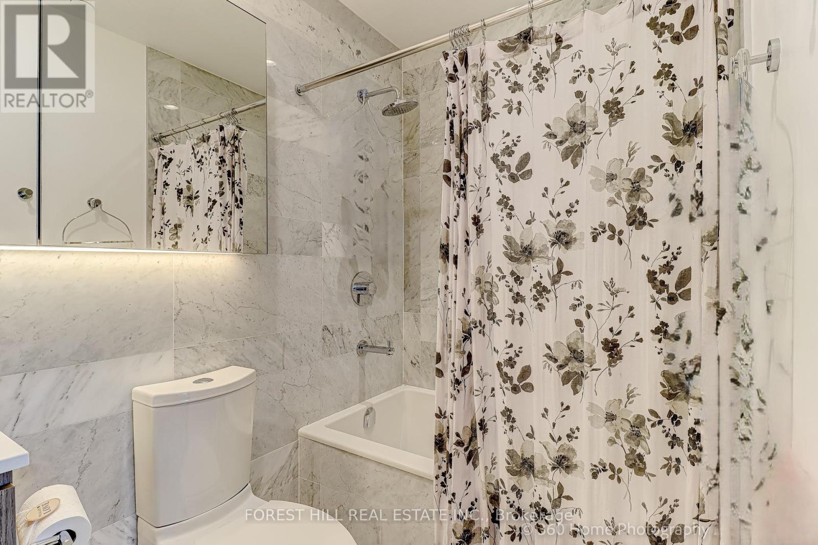 1215 - 17 BATHURST STREET Toronto (Waterfront Communities), ON M5V 0N1