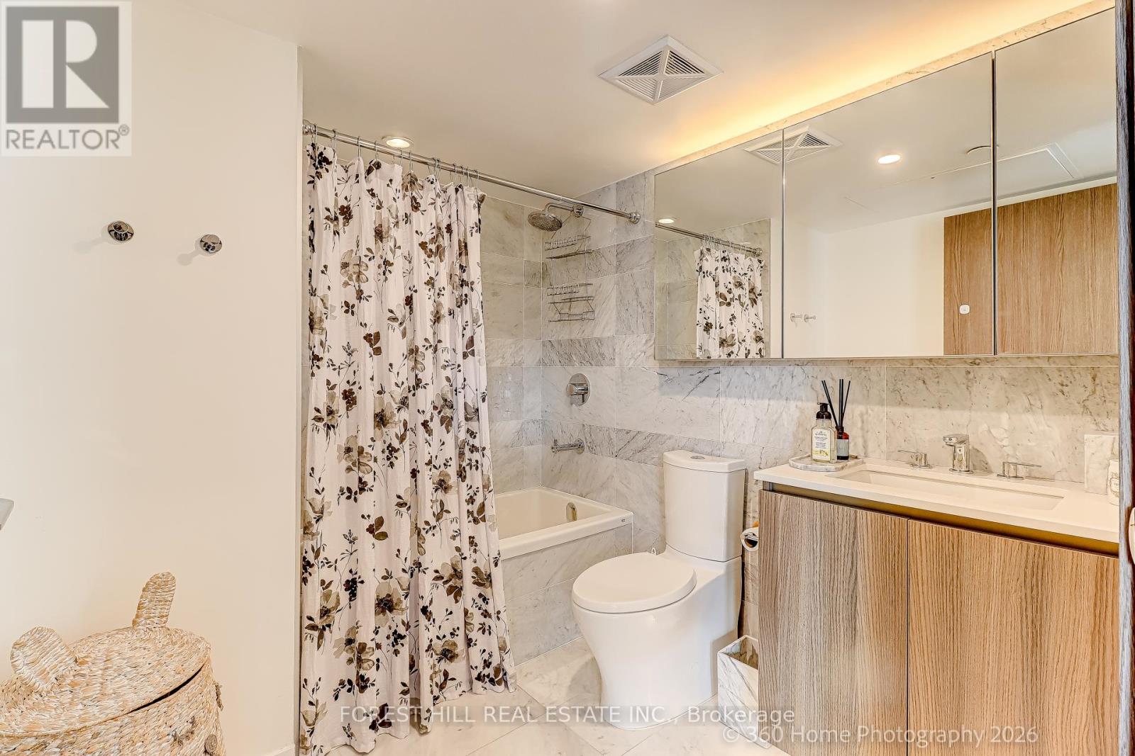 1215 - 17 BATHURST STREET Toronto (Waterfront Communities), ON M5V 0N1