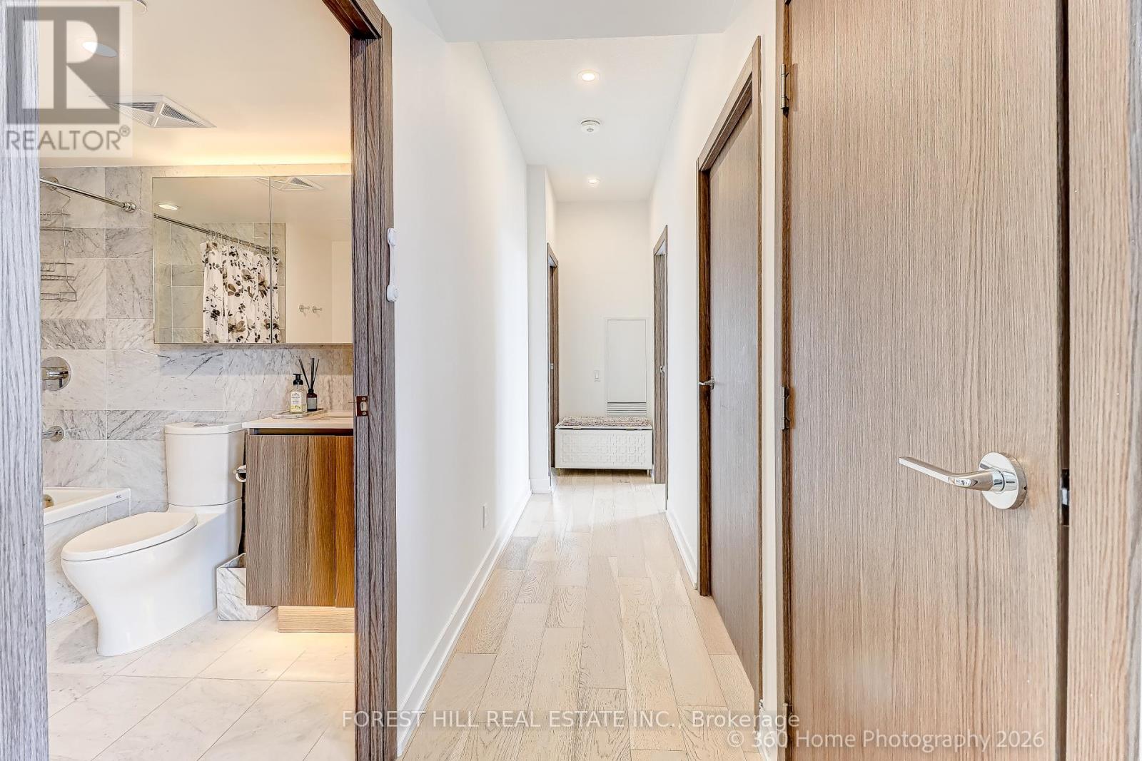 1215 - 17 BATHURST STREET Toronto (Waterfront Communities), ON M5V 0N1