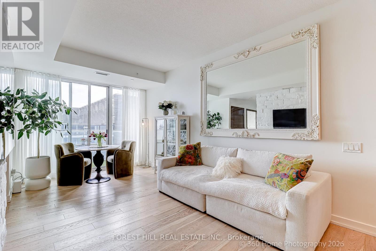 1215 - 17 BATHURST STREET Toronto (Waterfront Communities), ON M5V 0N1