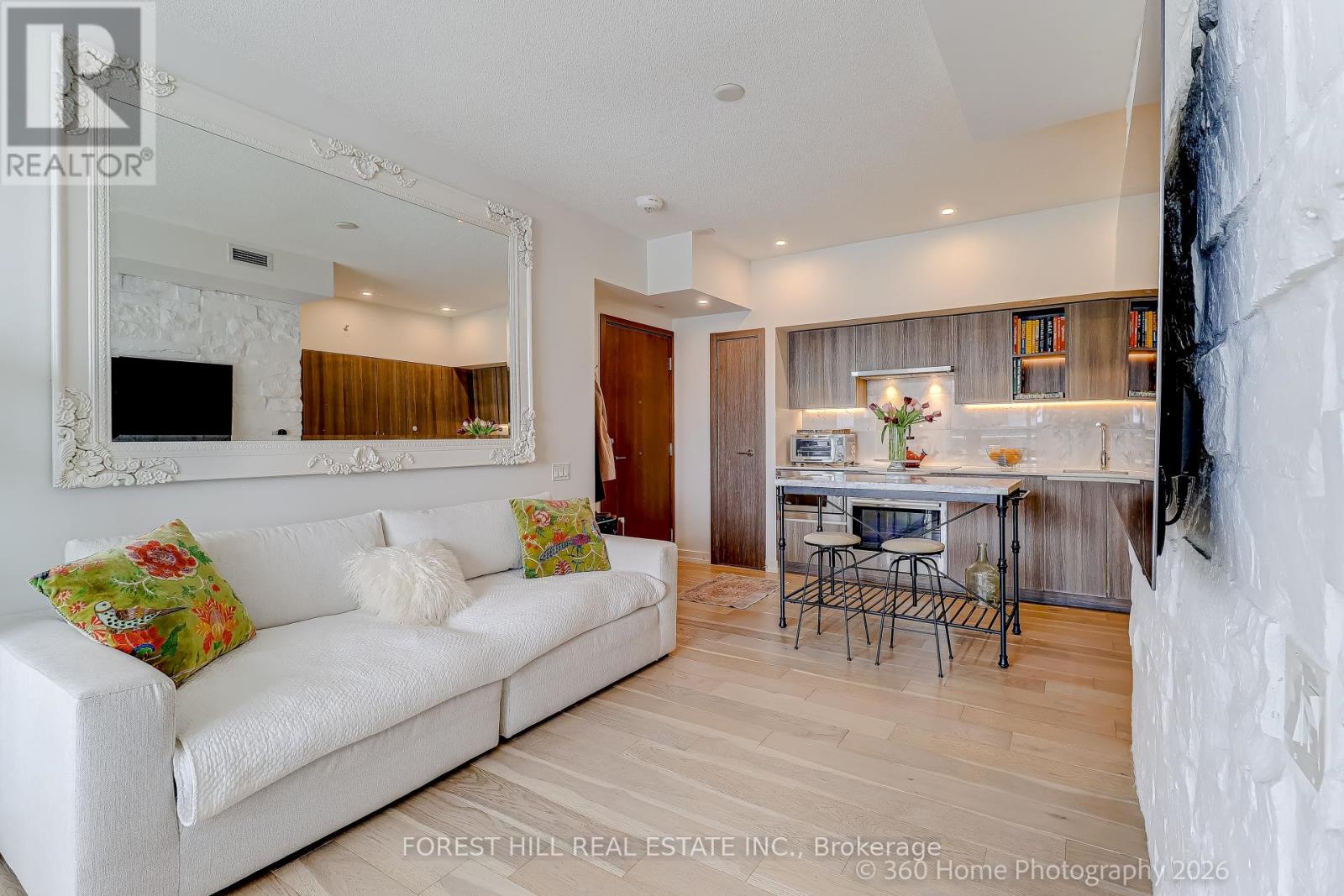 1215 - 17 BATHURST STREET Toronto (Waterfront Communities), ON M5V 0N1