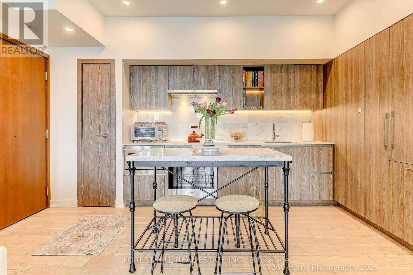 1215 - 17 BATHURST STREET Toronto (Waterfront Communities), ON M5V 0N1