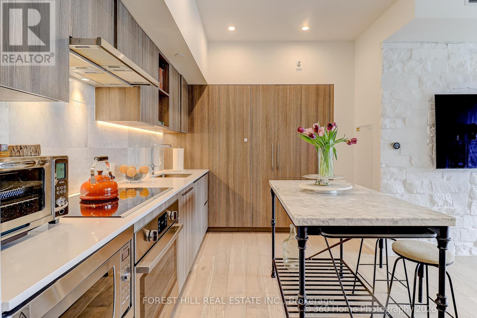 1215 - 17 BATHURST STREET Toronto (Waterfront Communities), ON M5V 0N1