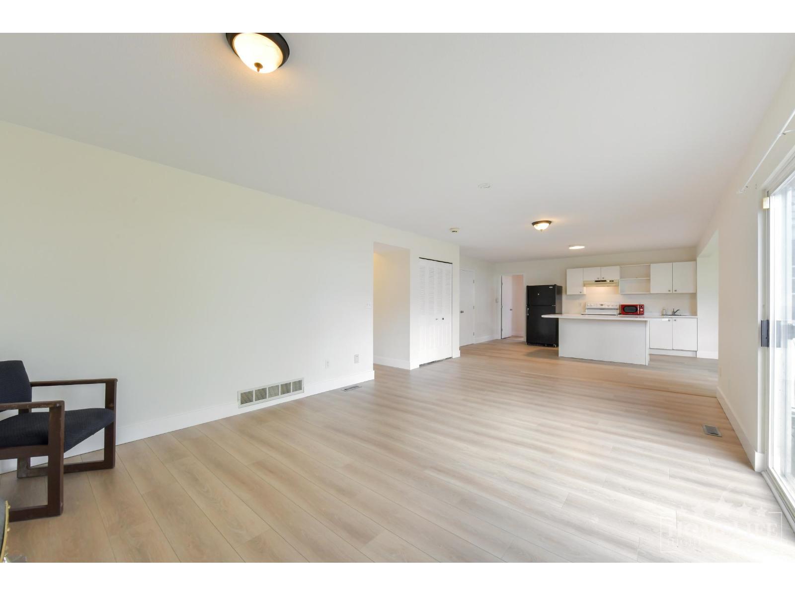 Lower House 6375 187a Street, Surrey, British Columbia  V3S 9E1 - Photo 2 - R3115585