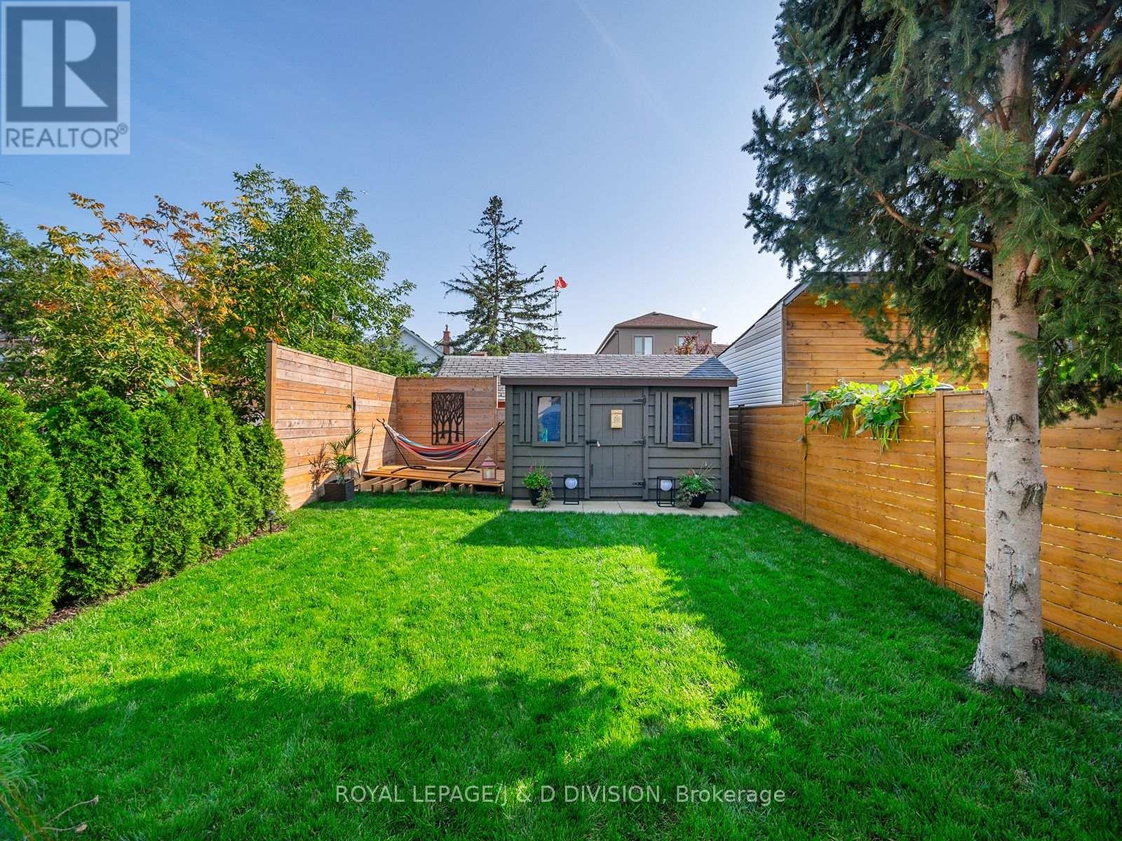 221 Virginia Avenue, Toronto, Ontario  M4C 2T6 - Photo 45 - E13003470