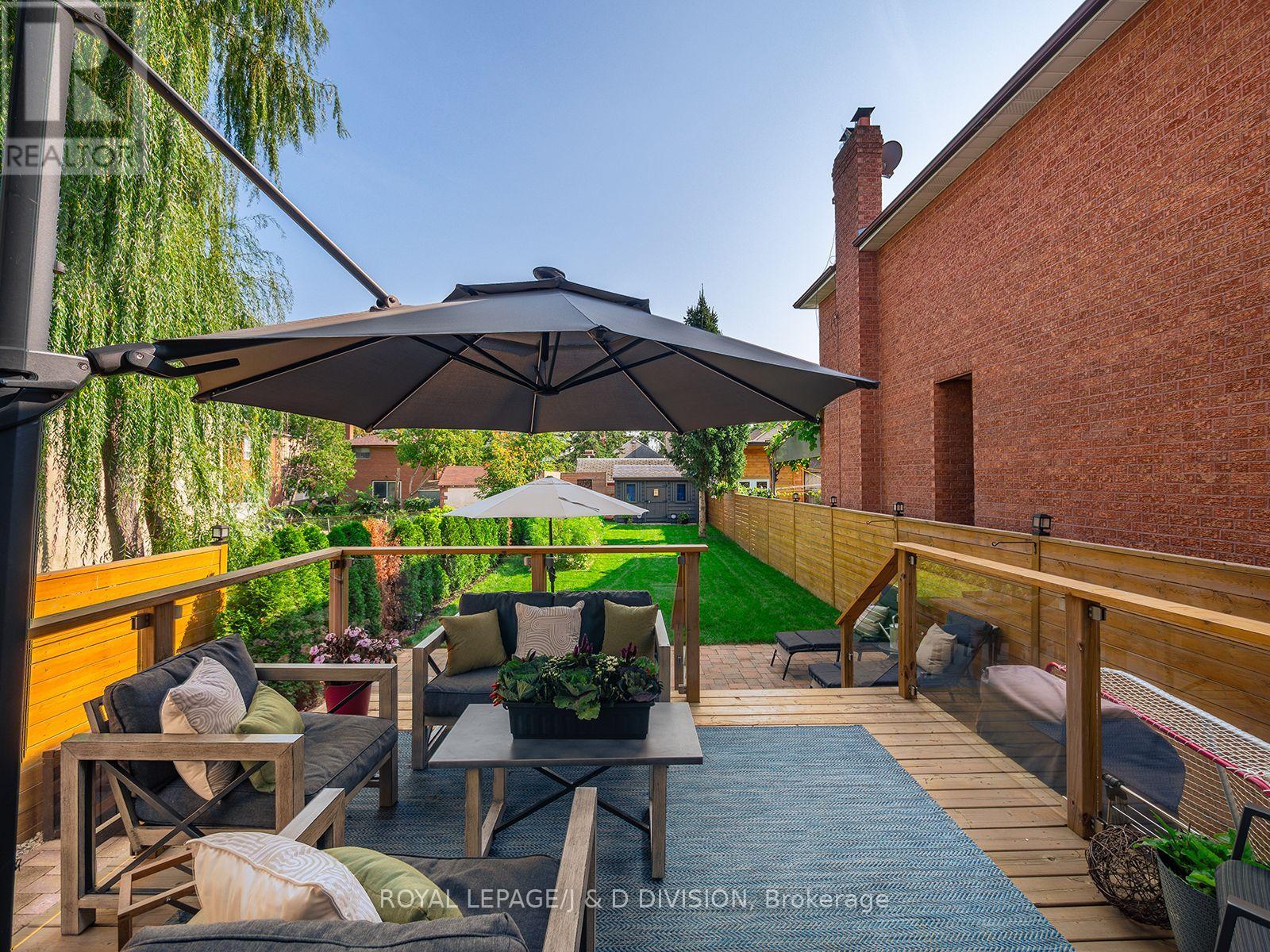 221 Virginia Avenue, Toronto, Ontario  M4C 2T6 - Photo 38 - E13003470