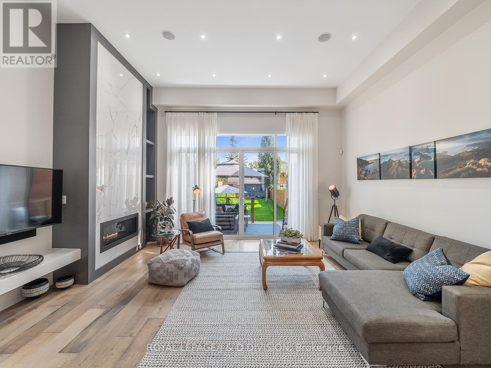 221 Virginia Avenue, Toronto, Ontario  M4C 2T6 - Photo 11 - E13003470