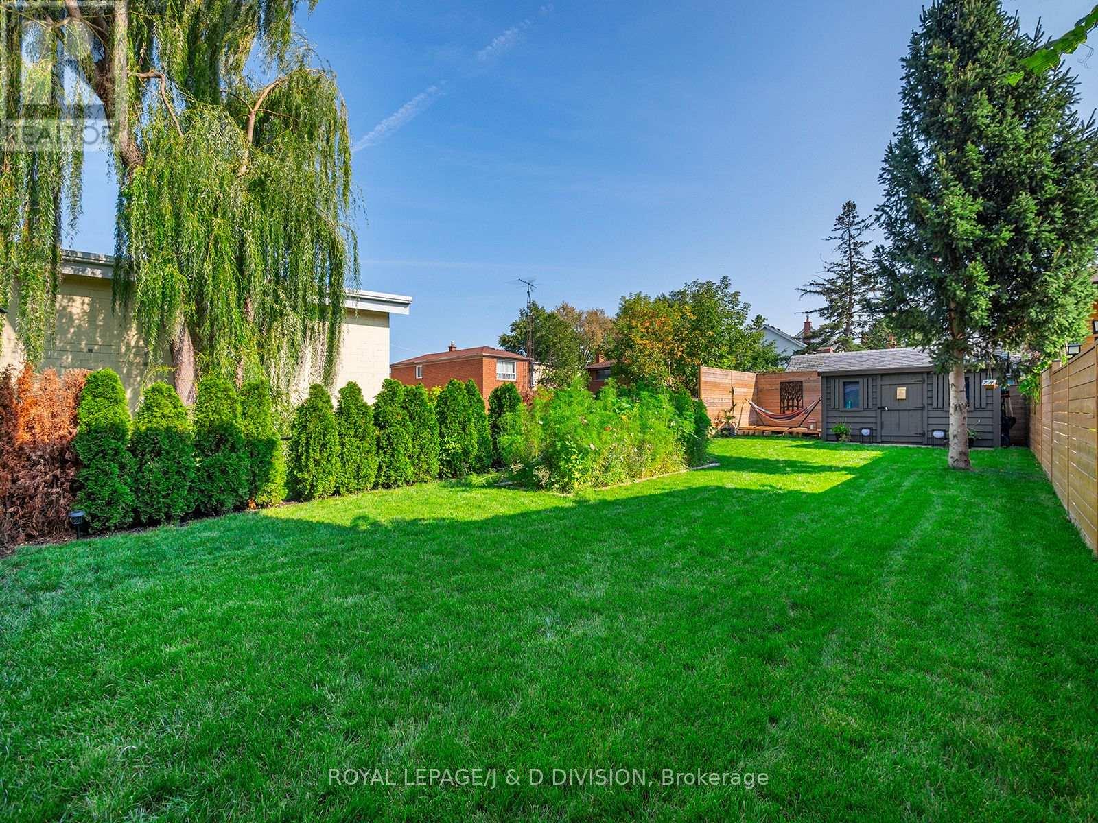 221 Virginia Avenue, Toronto, Ontario  M4C 2T6 - Photo 44 - E13003470