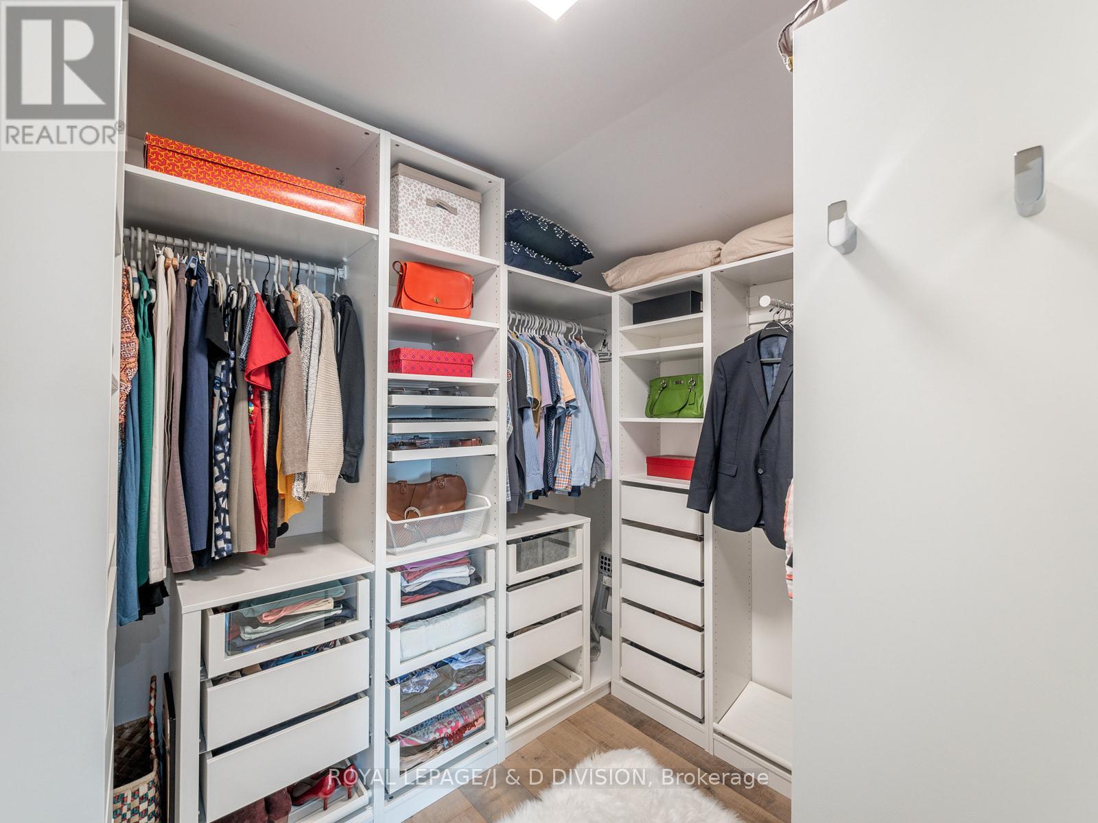 221 Virginia Avenue, Toronto, Ontario  M4C 2T6 - Photo 23 - E13003470