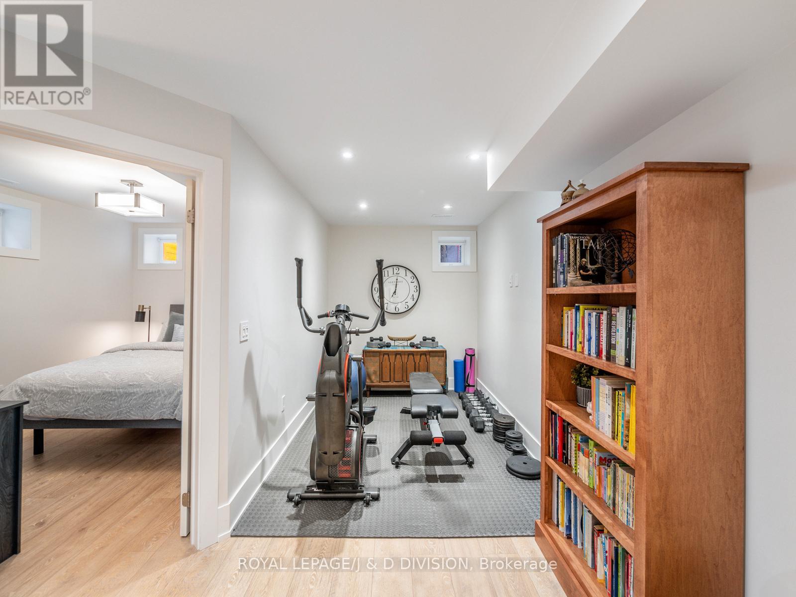 221 Virginia Avenue, Toronto, Ontario  M4C 2T6 - Photo 34 - E13003470