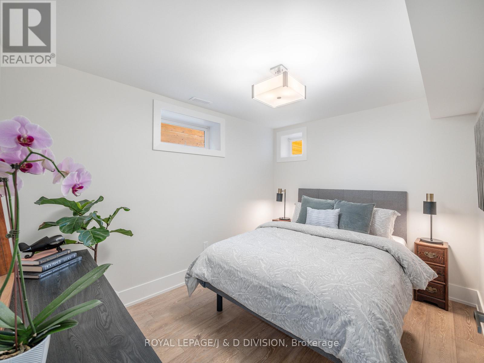 221 Virginia Avenue, Toronto, Ontario  M4C 2T6 - Photo 35 - E13003470