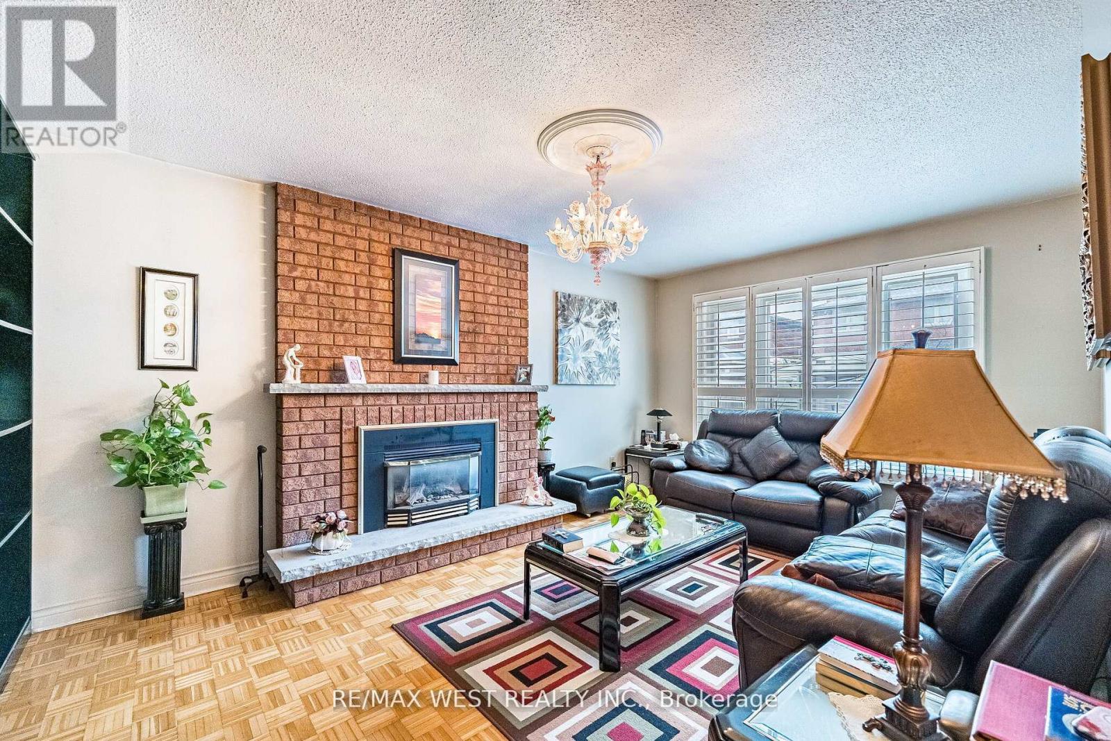 81 Vera Street, Vaughan, Ontario  L4L 5S4 - Photo 10 - N13041854