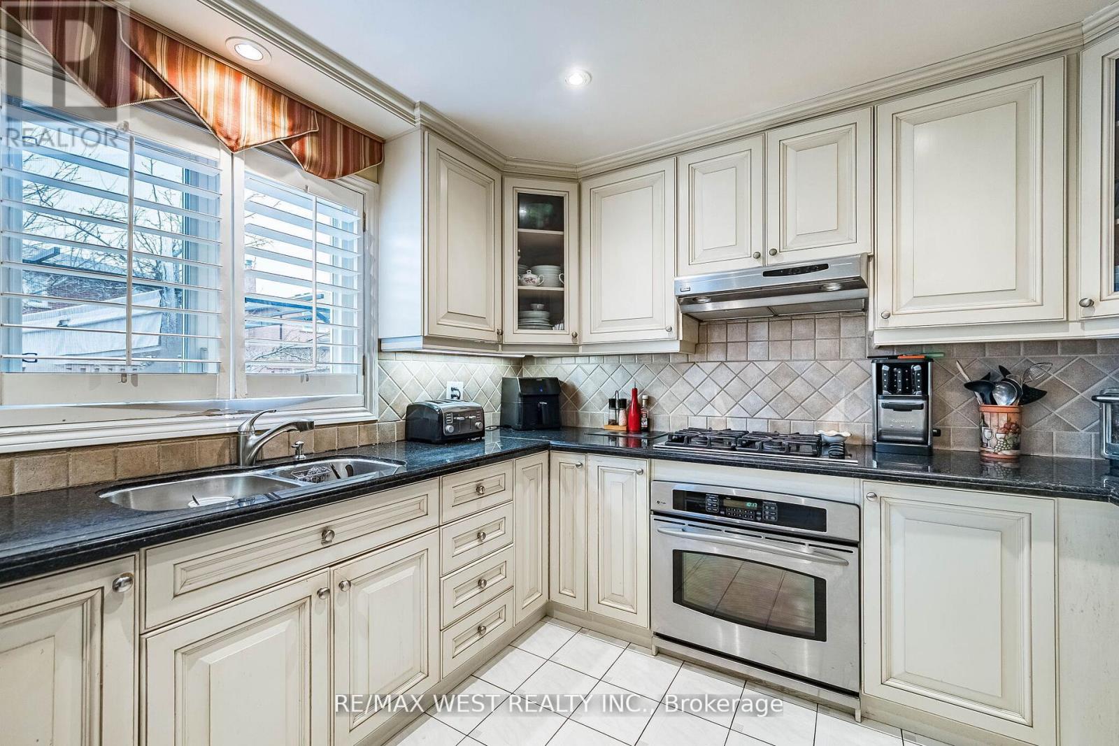 81 Vera Street, Vaughan, Ontario  L4L 5S4 - Photo 16 - N13041854