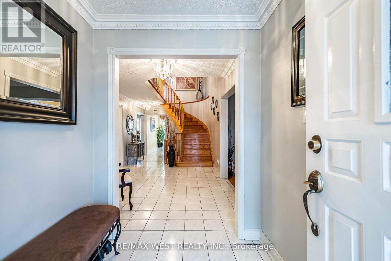 81 Vera Street, Vaughan, Ontario  L4L 5S4 - Photo 3 - N13041854