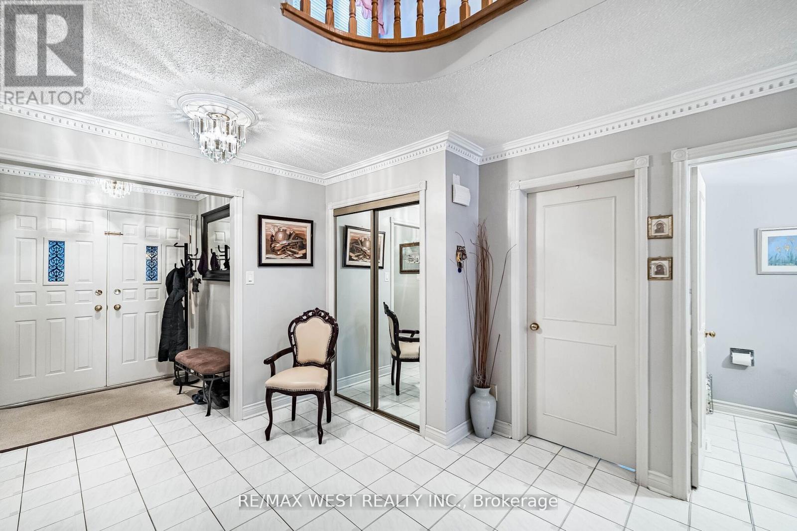 81 Vera Street, Vaughan, Ontario  L4L 5S4 - Photo 5 - N13041854