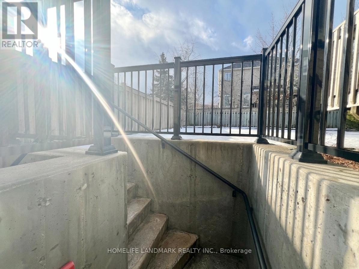 18 Fountain Court, Richmond Hill, Ontario  L4S 2K4 - Photo 13 - N13042024