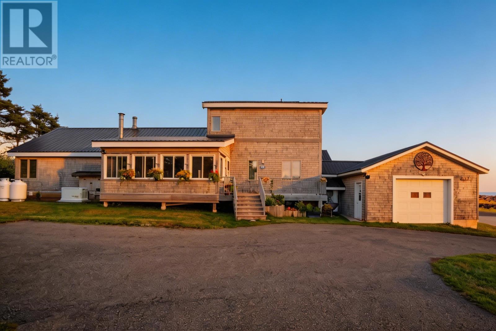 335-337 Harbour Road, Launching, Prince Edward Island  C0A 1G0 - Photo 2 - 202608564