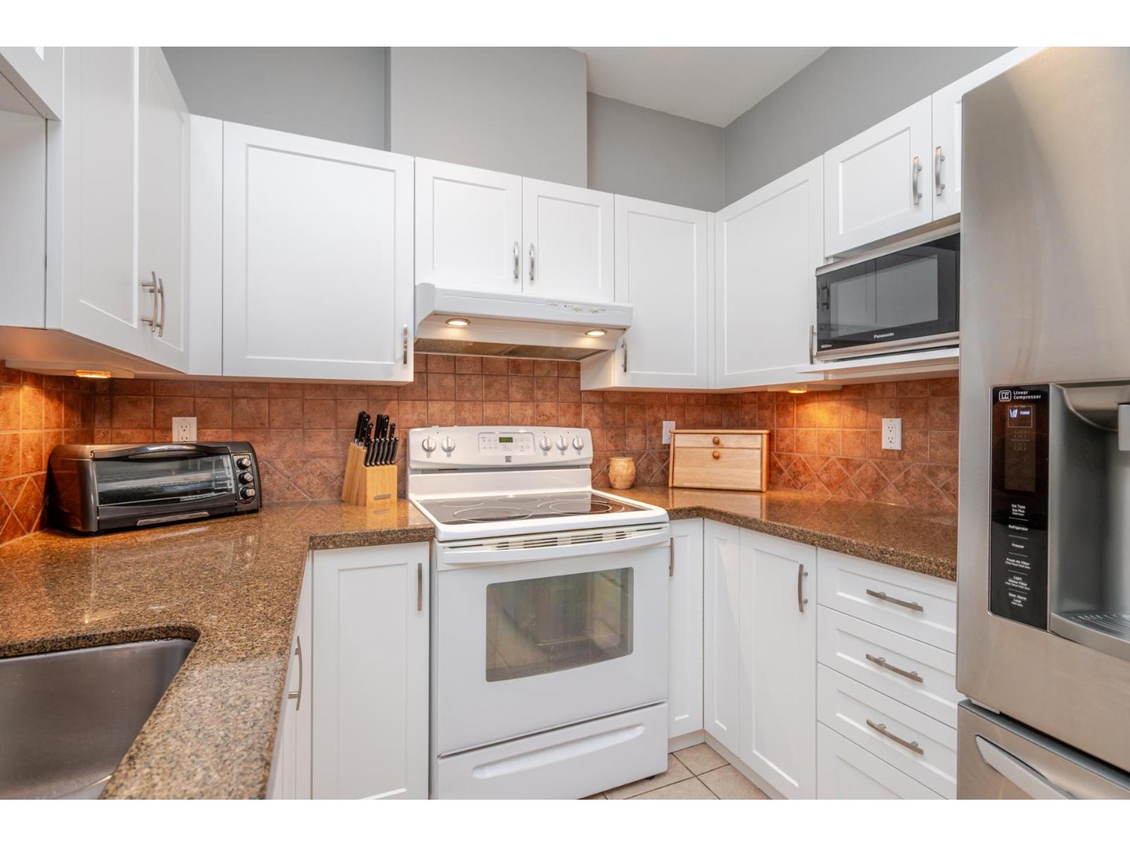 10 10340 156 Street, Surrey, British Columbia  V3R 4L8 - Photo 2 - R3111165