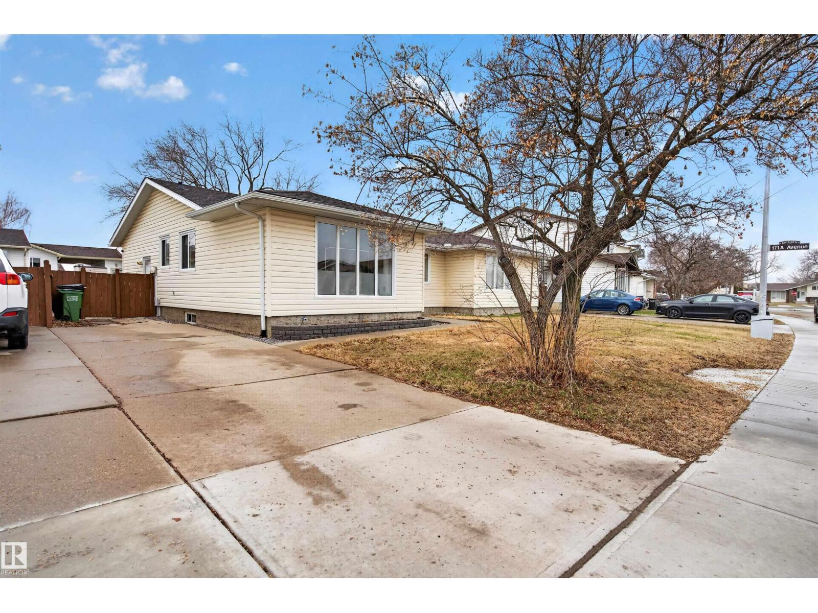 17120 103 St Nw, Edmonton, Alberta  T5X 4Z4 - Photo 2 - E4484077