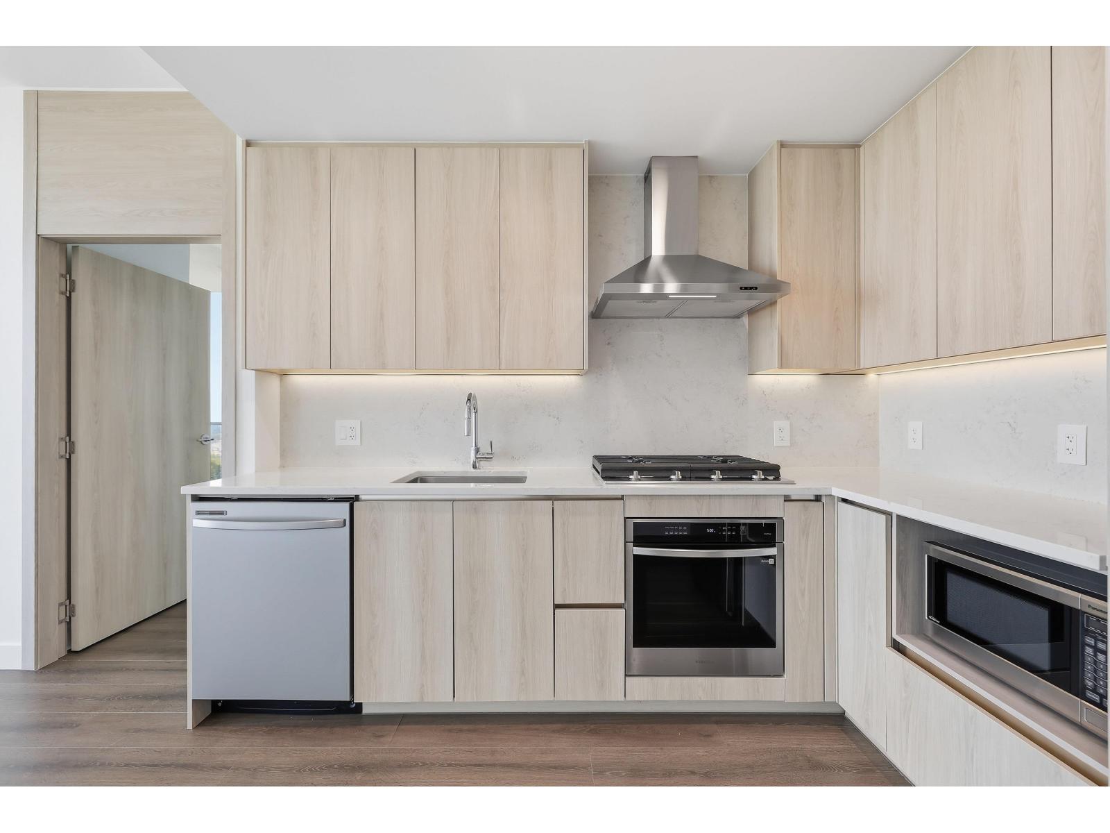 2908 10750 135a Street, Surrey, British Columbia  V3T 0V4 - Photo 6 - R3115434