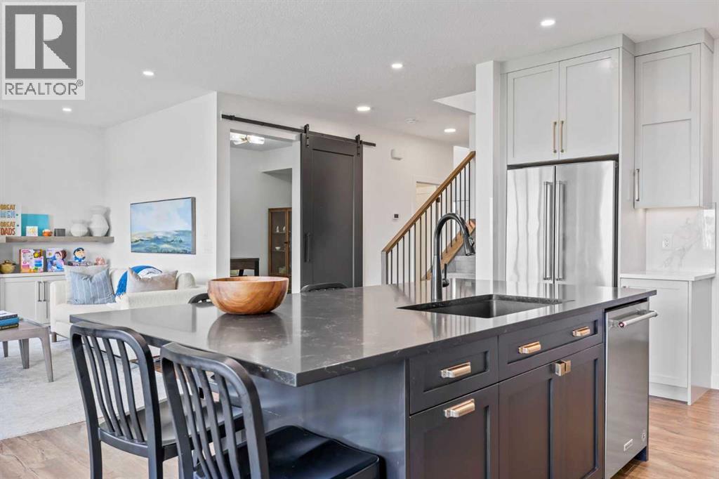 656 Bayview Way SW, Airdrie, Alberta  T4B 3N6 - Photo 15 - A2284148