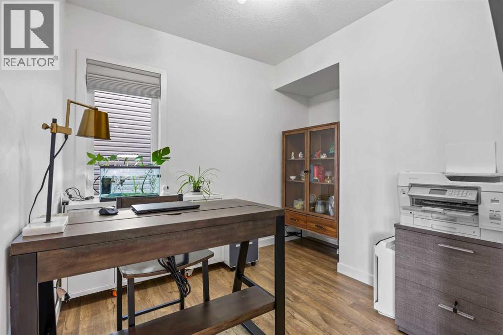 656 Bayview Way SW, Airdrie, Alberta  T4B 3N6 - Photo 4 - A2284148