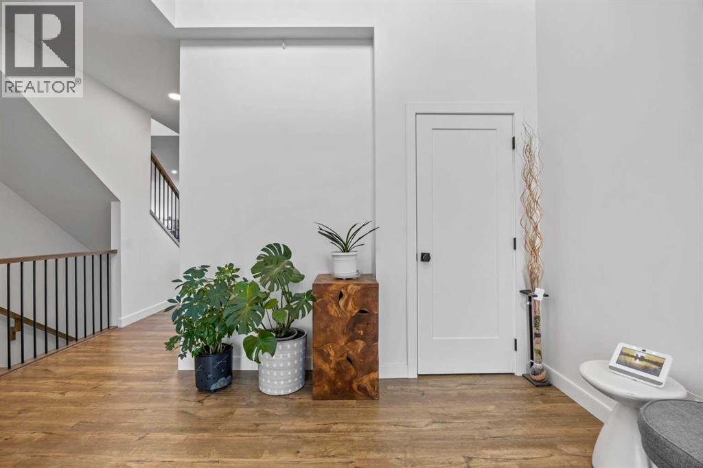 656 Bayview Way SW, Airdrie, Alberta  T4B 3N6 - Photo 2 - A2284148