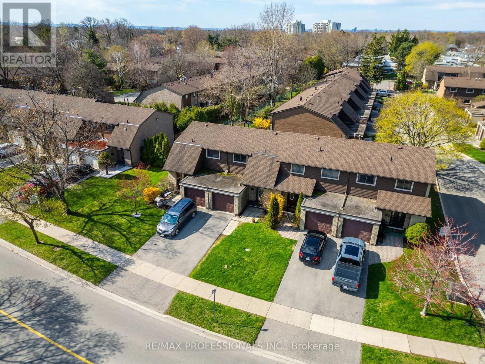 560 Pinedale Avenue, Burlington, Ontario  L7L 3W4 - Photo 3 - W13041768