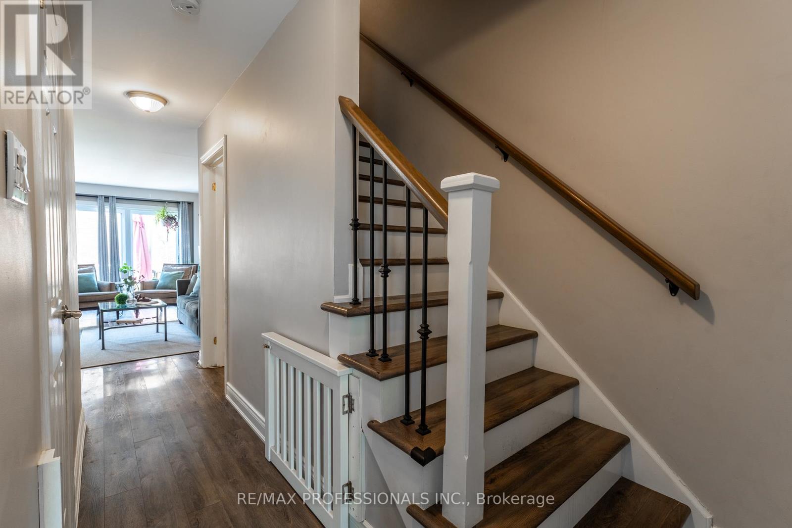 560 Pinedale Avenue, Burlington, Ontario  L7L 3W4 - Photo 4 - W13041768