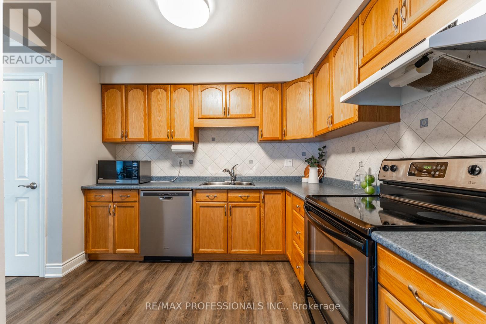 560 Pinedale Avenue, Burlington, Ontario  L7L 3W4 - Photo 9 - W13041768