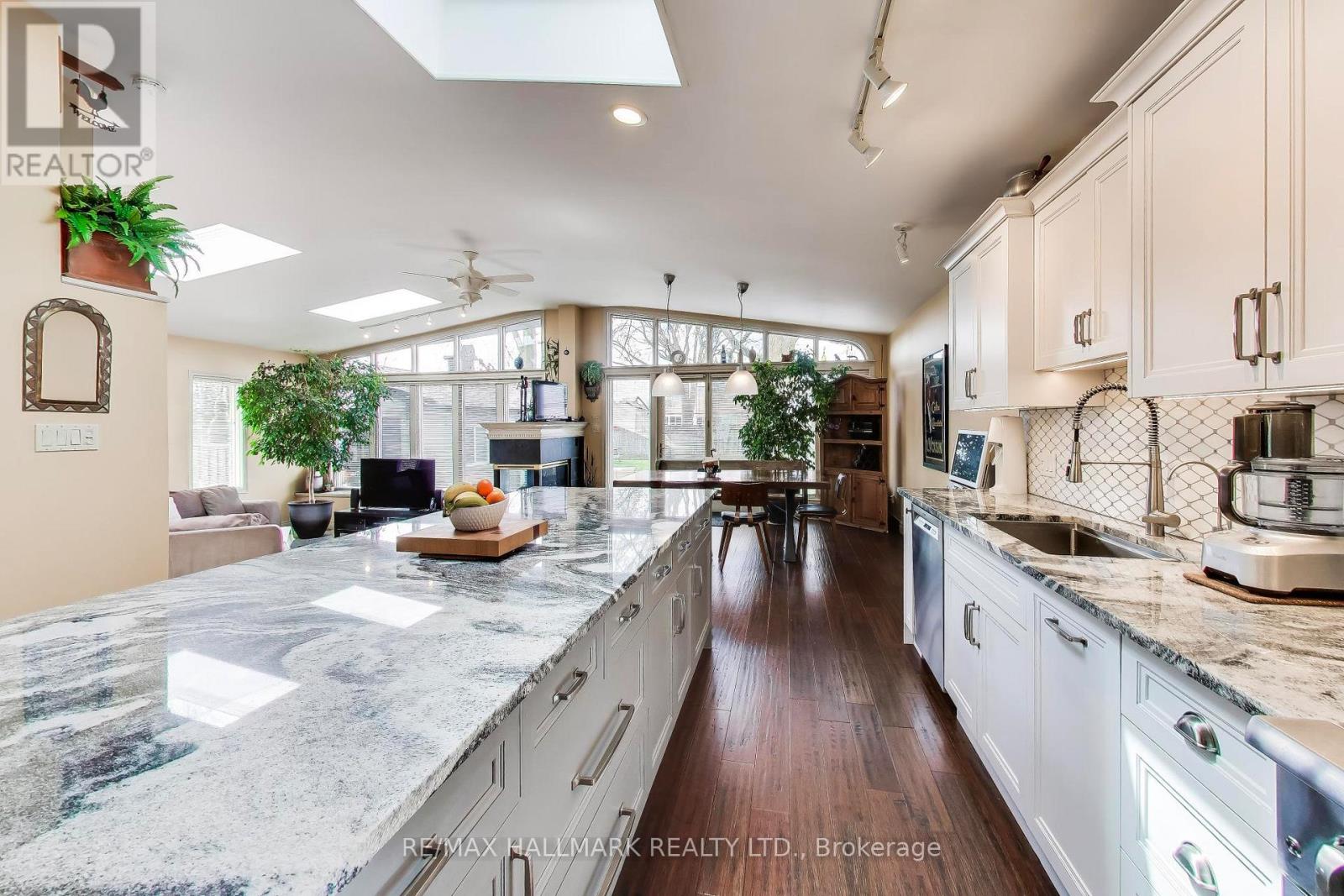 76 Ashbourne Drive, Toronto, Ontario  M9B 4H5 - Photo 11 - W13041846