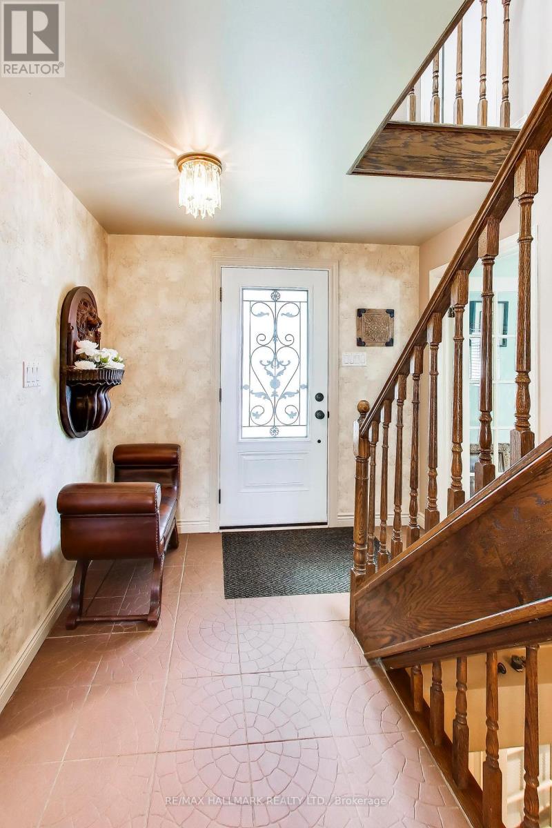 76 Ashbourne Drive, Toronto, Ontario  M9B 4H5 - Photo 4 - W13041846