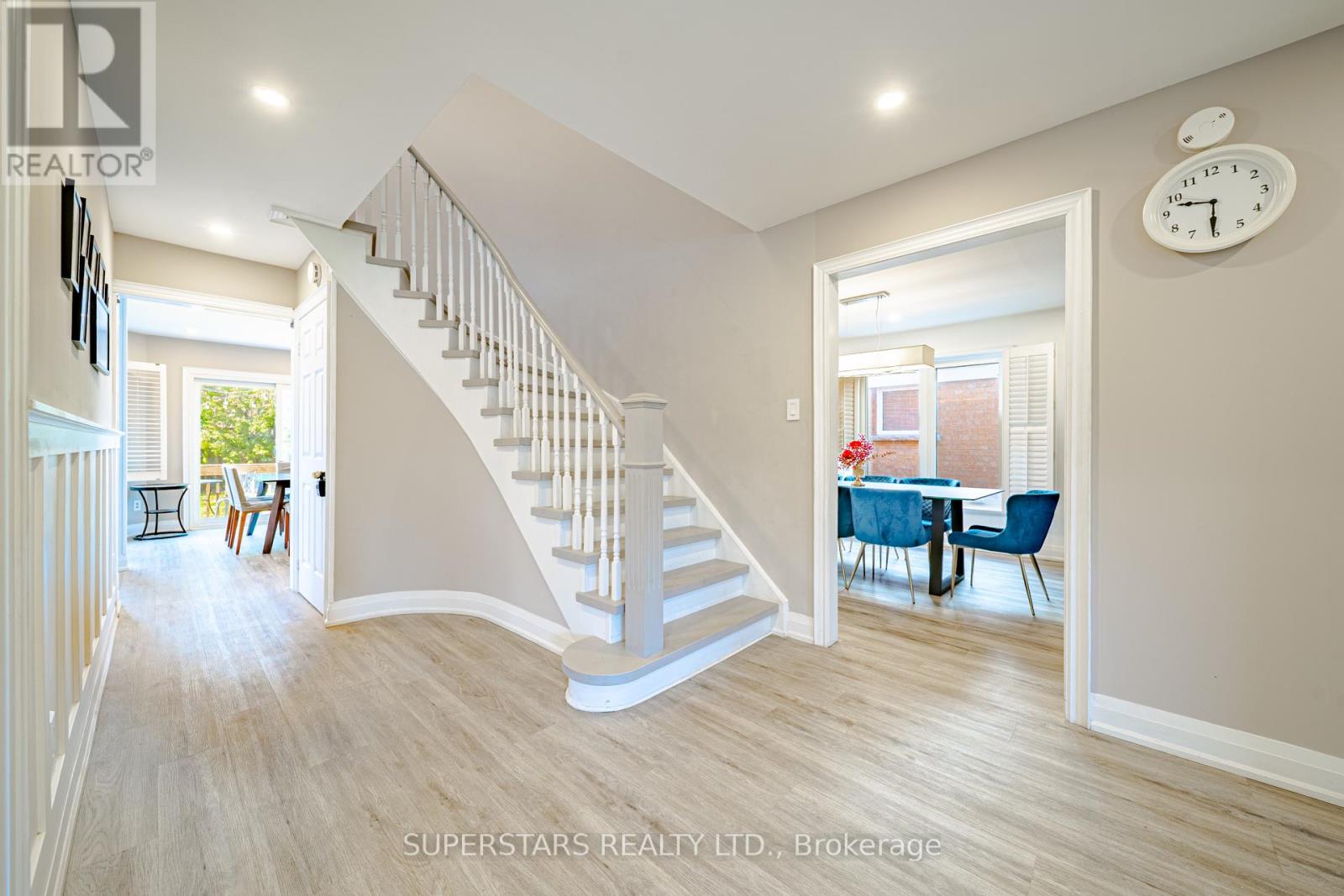 3945 Renfrew Crescent, Mississauga, Ontario  L5L 4J6 - Photo 3 - W13041864