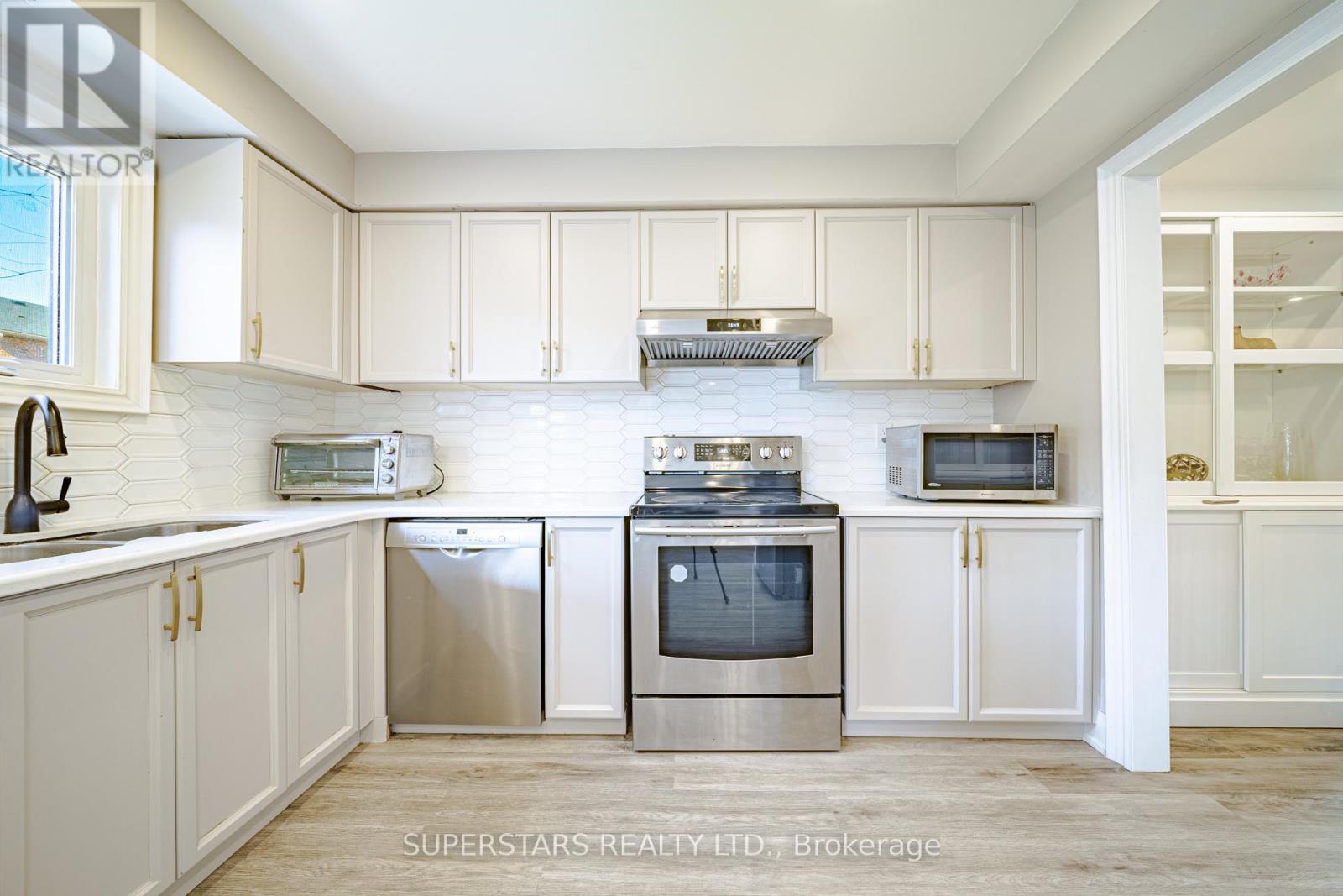 3945 Renfrew Crescent, Mississauga, Ontario  L5L 4J6 - Photo 7 - W13041864