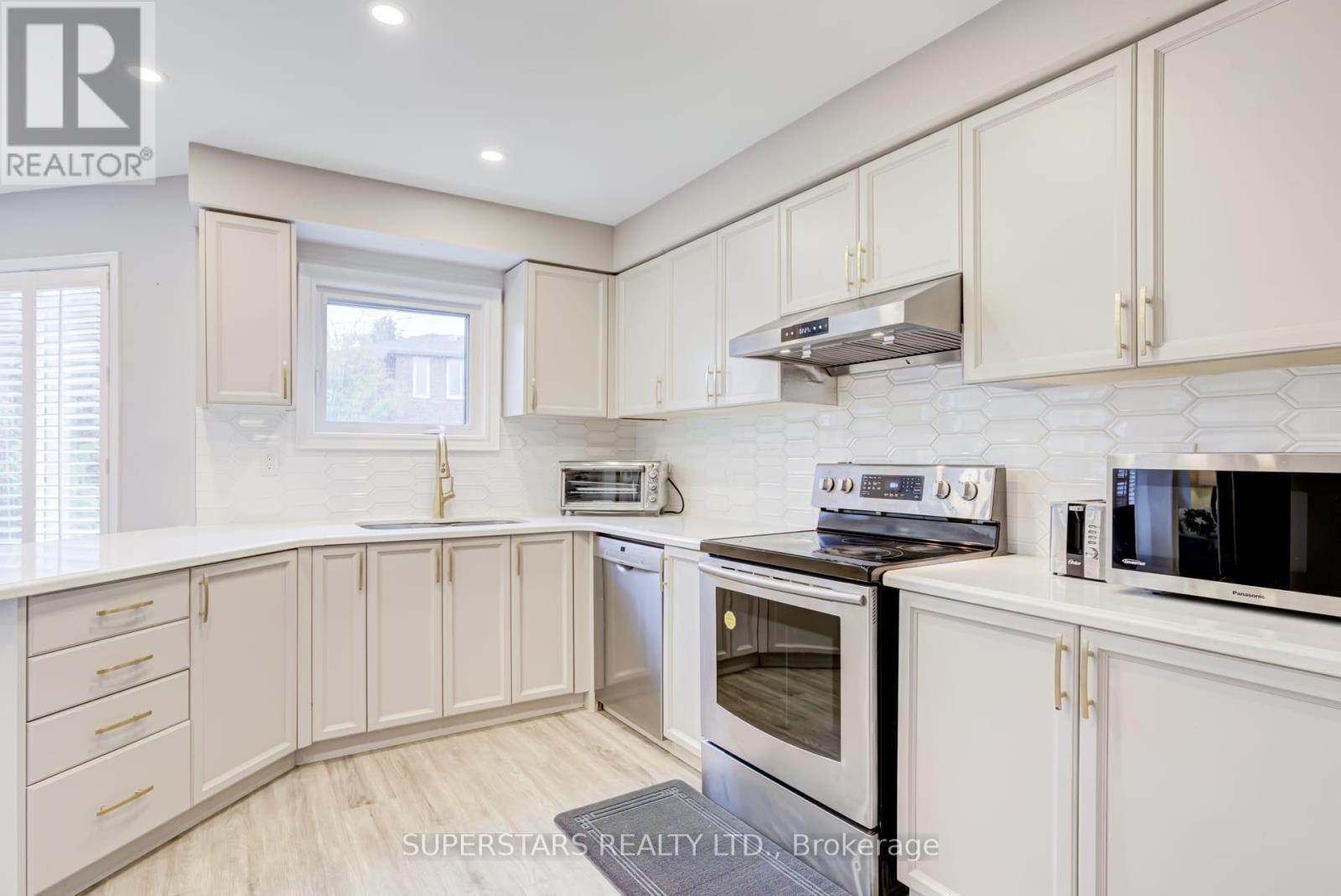 3945 Renfrew Crescent, Mississauga, Ontario  L5L 4J6 - Photo 8 - W13041864