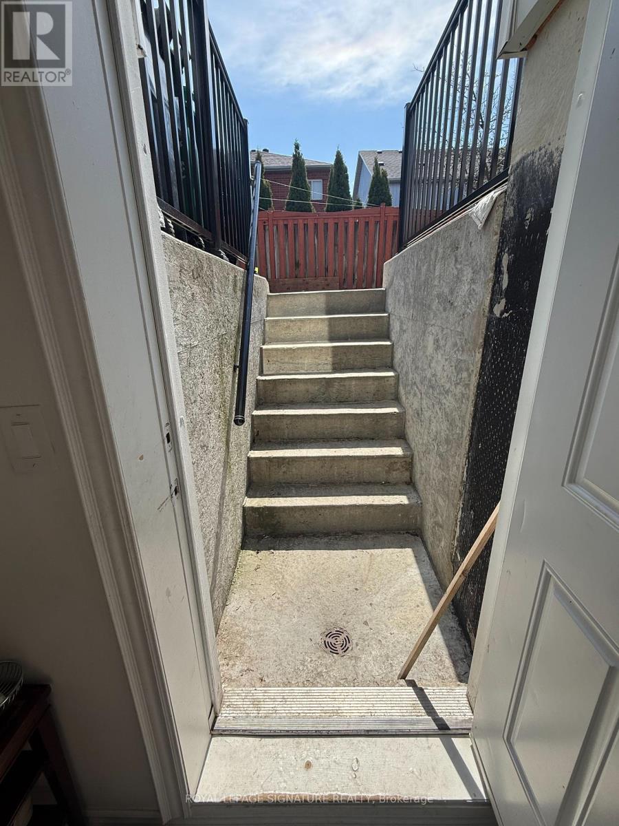 814 Golden Farmer Way, Mississauga, Ontario  L5W 1A7 - Photo 37 - W13041988