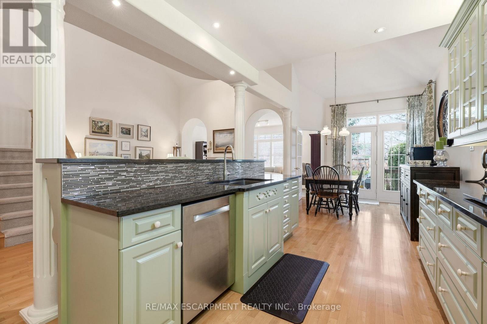 4172 Stonebridge Crescent, Burlington, Ontario  L7M 4N2 - Photo 9 - W13041998