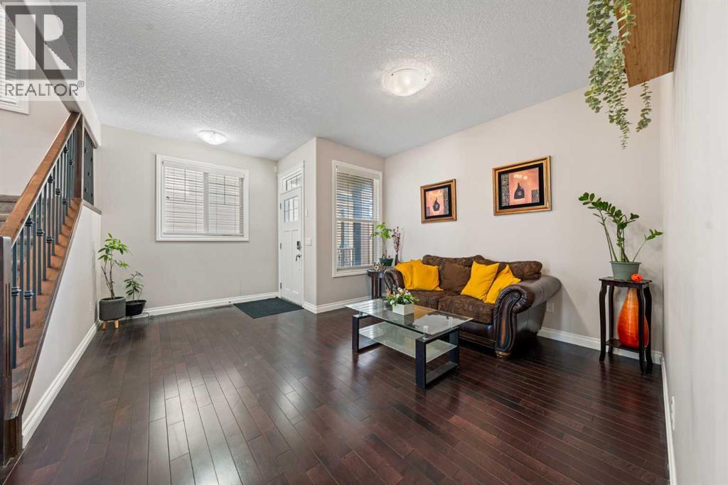 529 Saddlelake Drive NE, Calgary, Alberta  T3J 0R8 - Photo 3 - A2300445