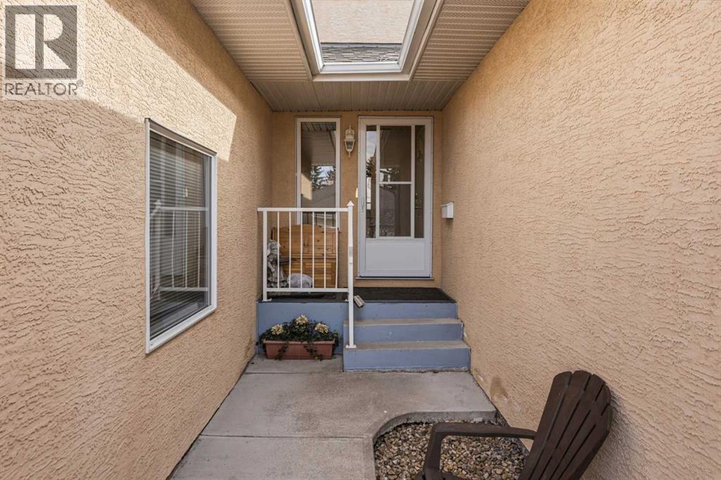 55 Cedarview Mews SW, Calgary, Alberta  T2W 6H8 - Photo 3 - A2304028