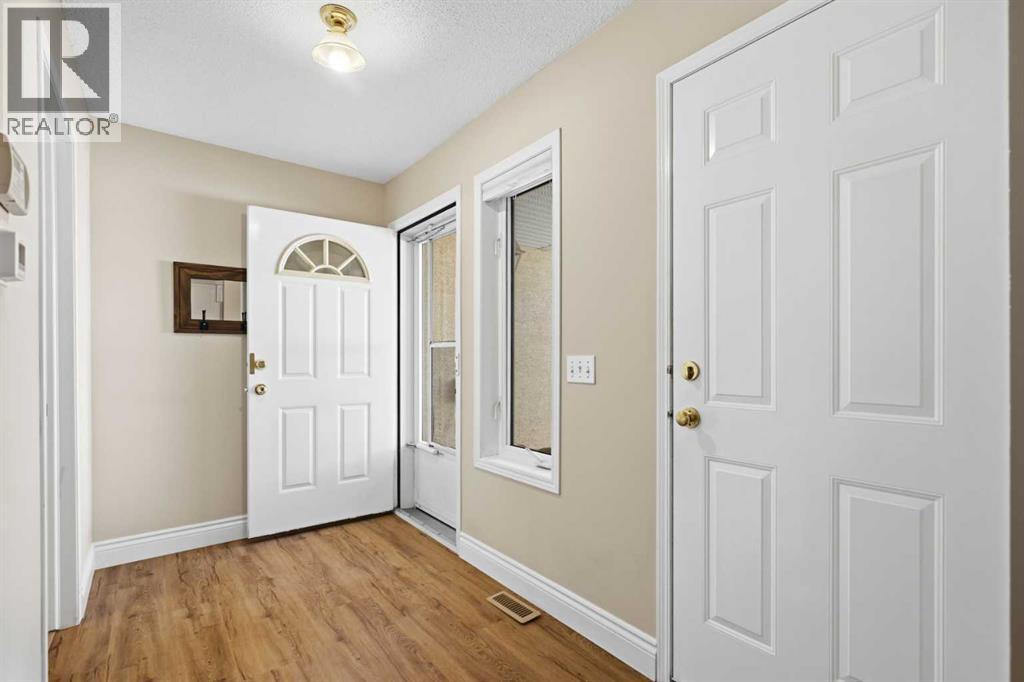 55 Cedarview Mews SW, Calgary, Alberta  T2W 6H8 - Photo 5 - A2304028