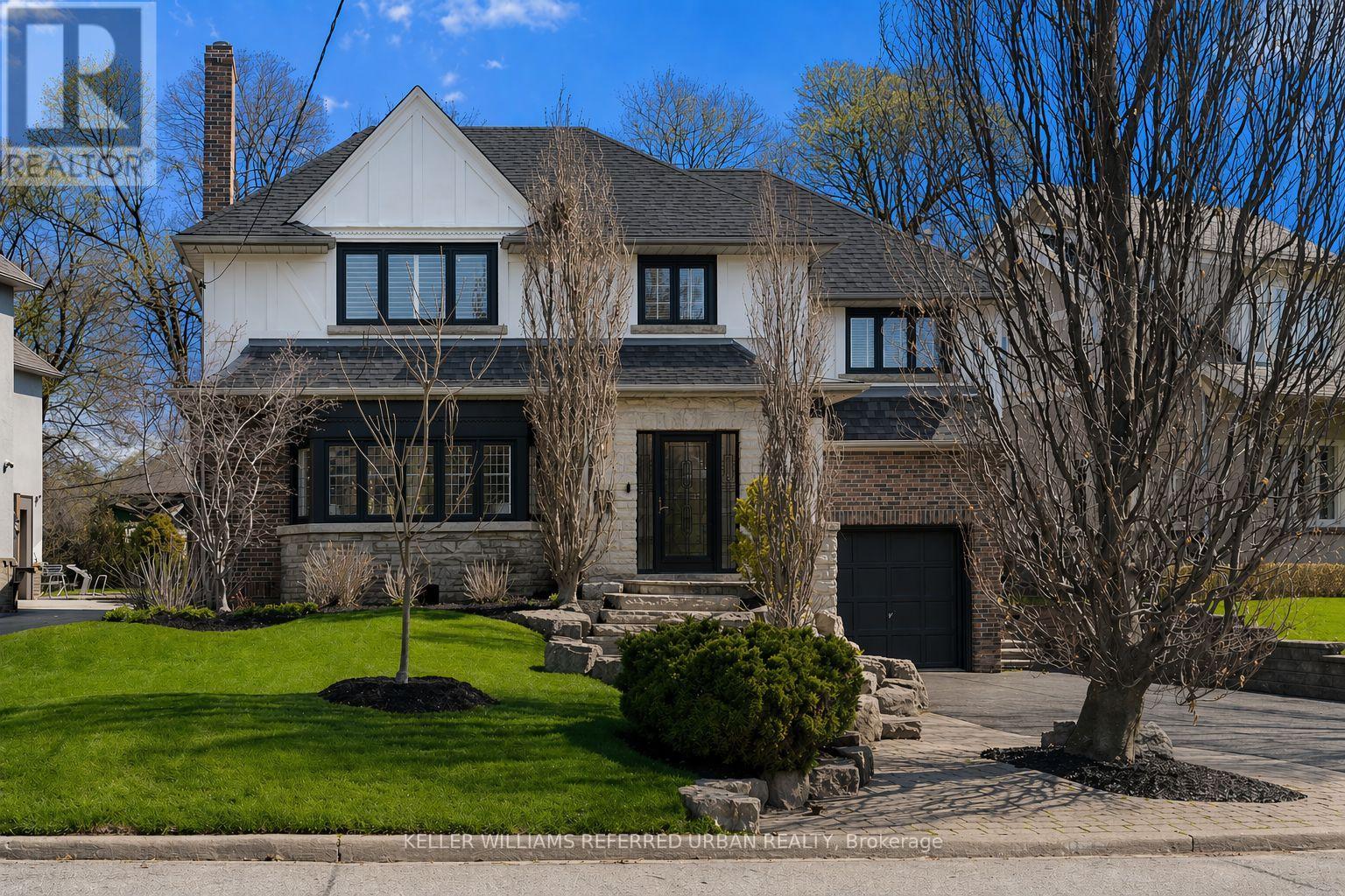 5 LAWRENCE CRESCENT, Toronto, Ontario