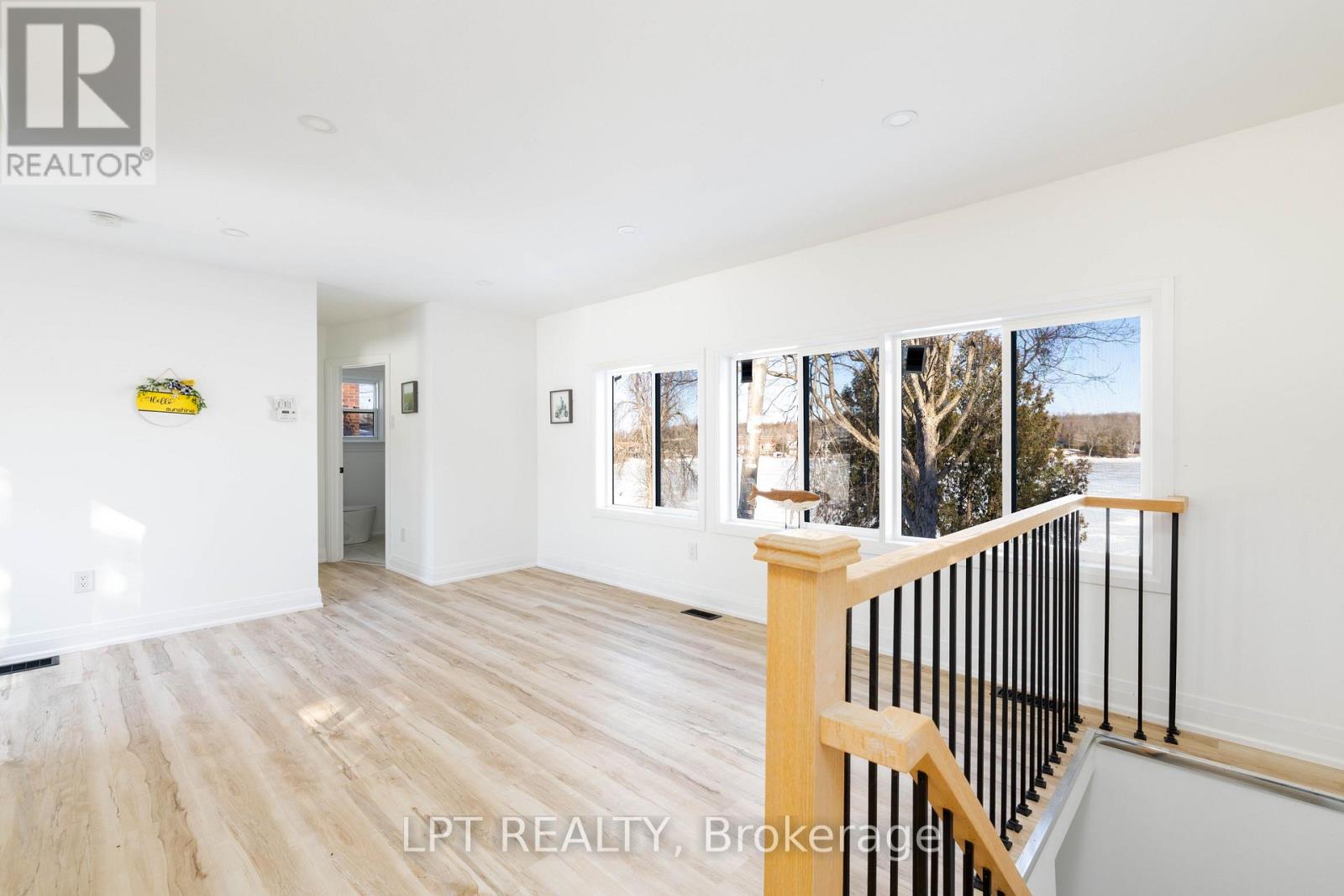 47 Moon Point Drive, Oro-Medonte, Ontario  L3V 0R8 - Photo 11 - S12999798