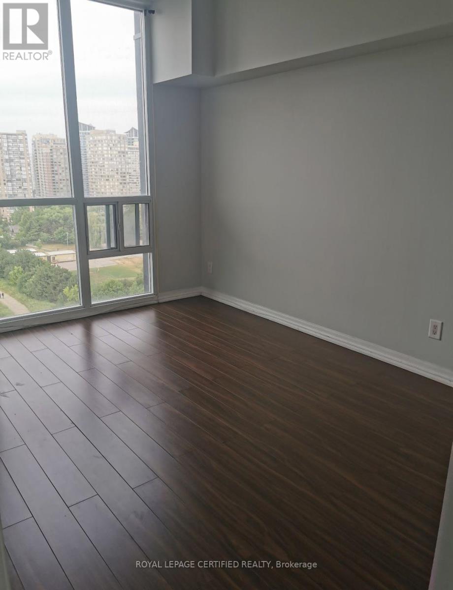 223 Webb Dr Drive, Mississauga, Ontario  L5B 0E8 - Photo 3 - W12867036