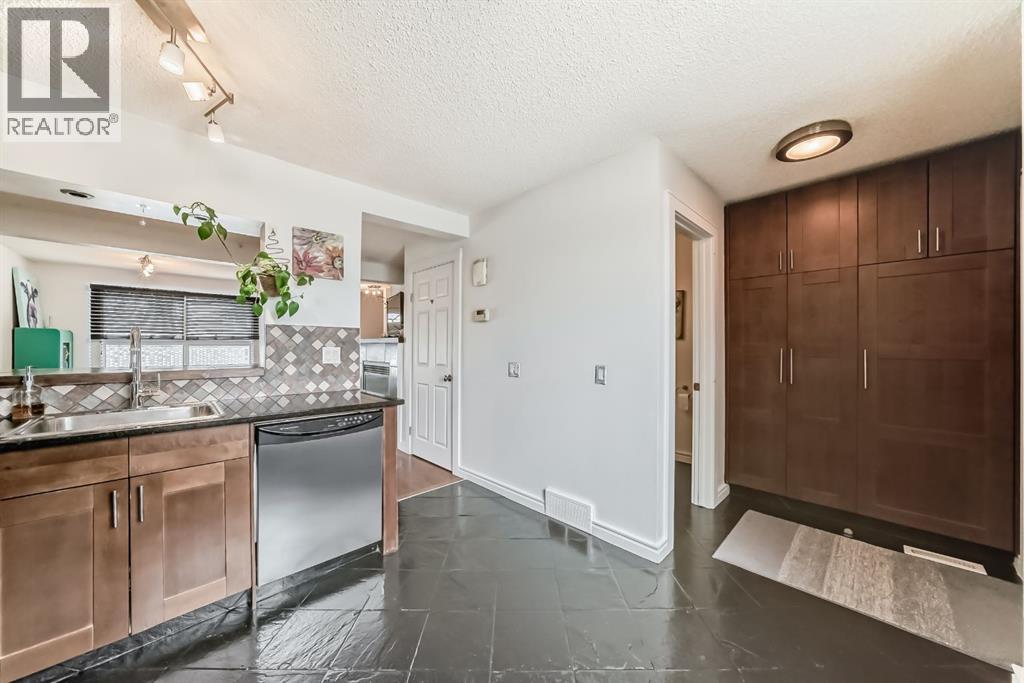 534 Woodbine Boulevard Sw, Calgary, Alberta  T2W 4Z9 - Photo 3 - A2304797