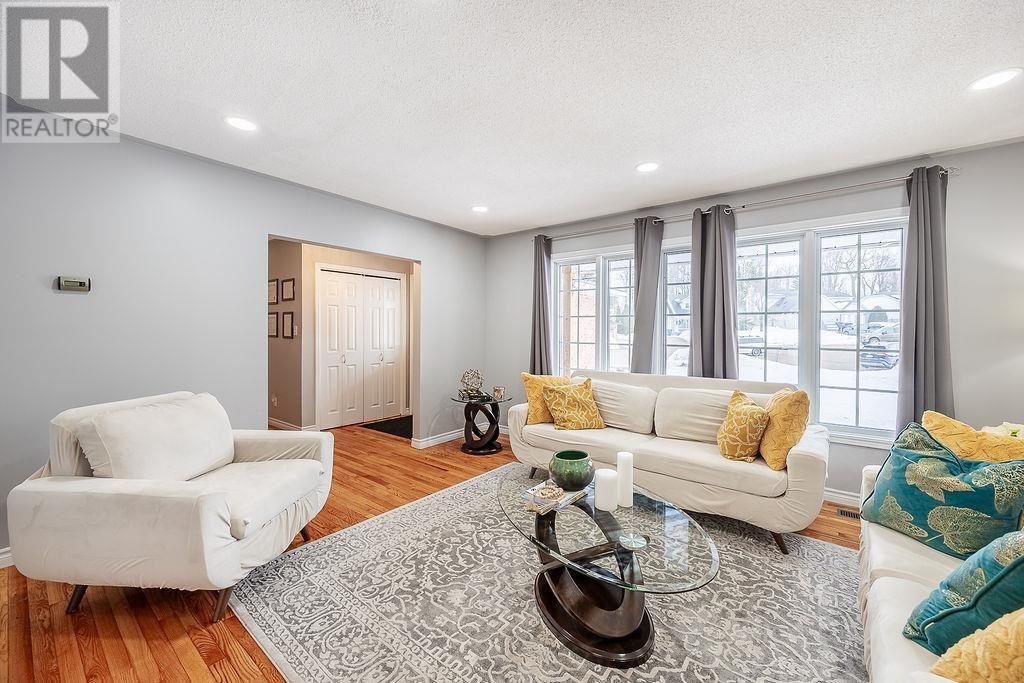 27 Plummer Ct, Sault Ste. Marie, Ontario  P6B 6E4 - Photo 9 - SM260695