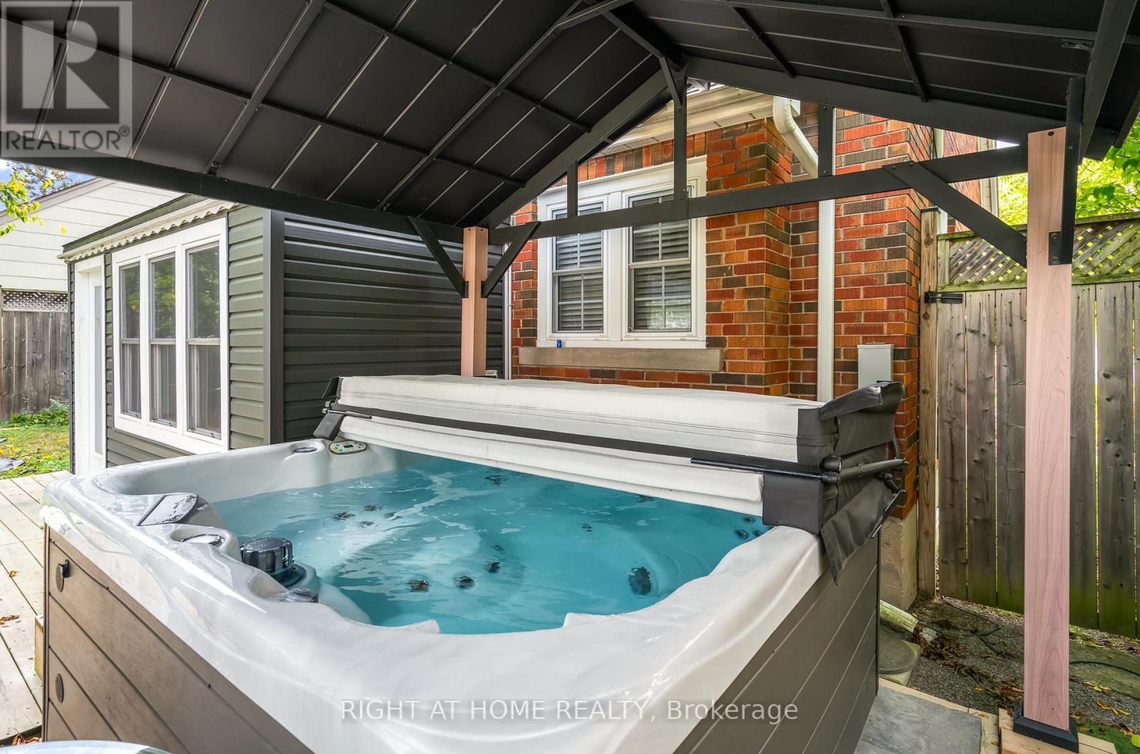 5201 Valley Way, Niagara Falls, Ontario  L2E 1X3 - Photo 4 - X13041728