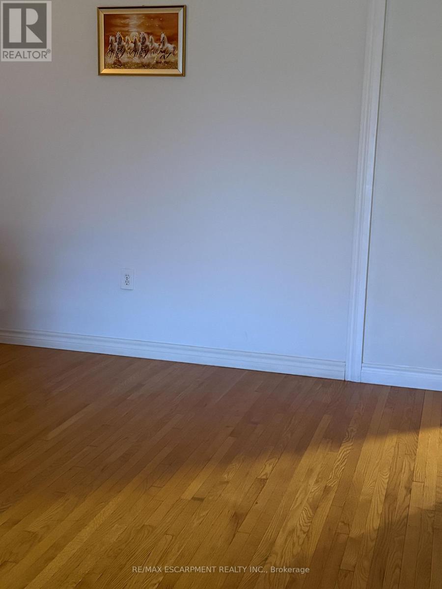 Upper - 10 Fairington Crescent, Hamilton, Ontario  L8E 3N4 - Photo 10 - X13041814