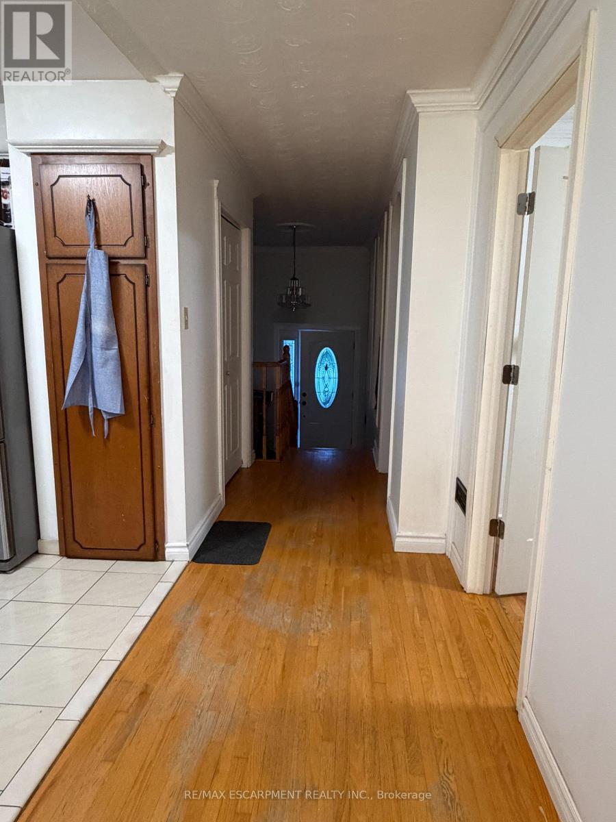 Upper - 10 Fairington Crescent, Hamilton, Ontario  L8E 3N4 - Photo 11 - X13041814