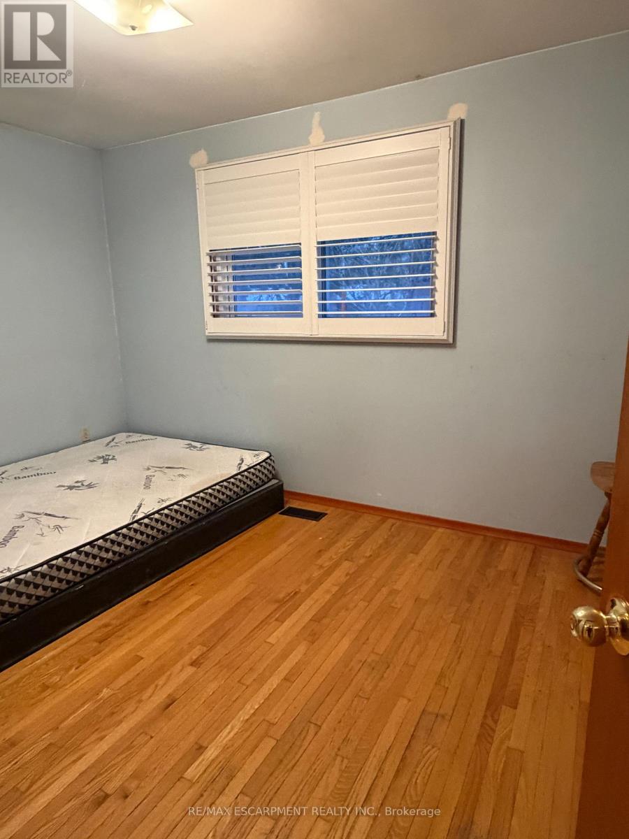 Upper - 10 Fairington Crescent, Hamilton, Ontario  L8E 3N4 - Photo 16 - X13041814